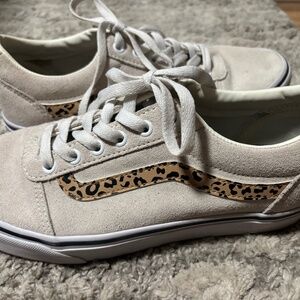 Vans, cheetah old school tie